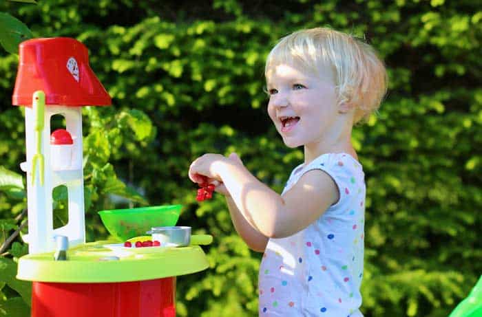 Kinderküche für Draußen im Sommer (depositphotos.com)