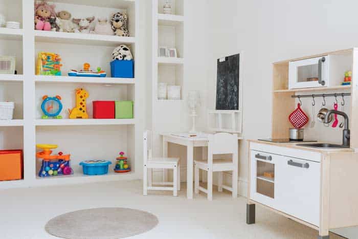 Kinderzimmer und Kinderkueche aus Holz (depositphotos.com)